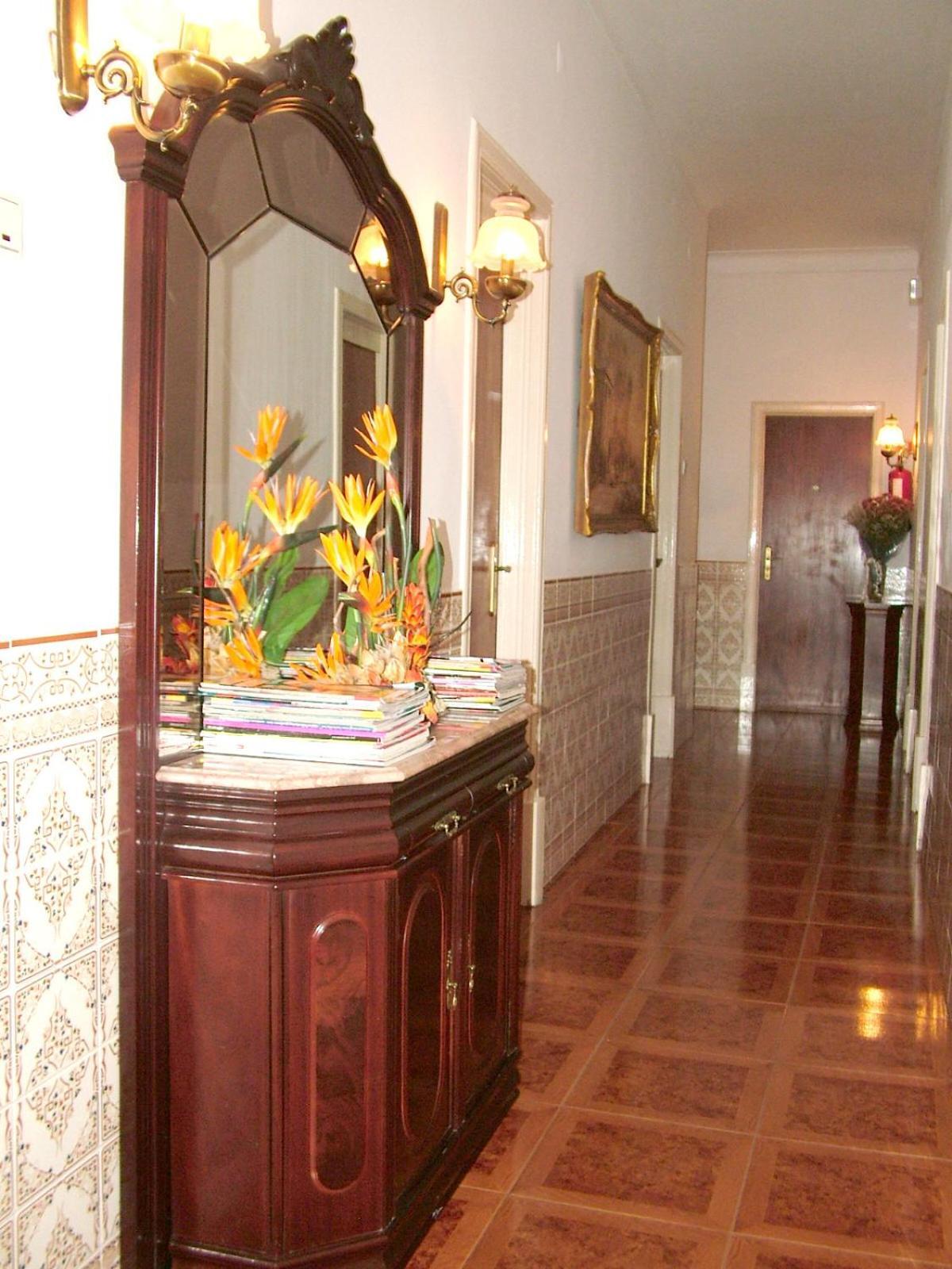 Отель Residencial Valentina Лиссабон Экстерьер фото Interior of the hotel